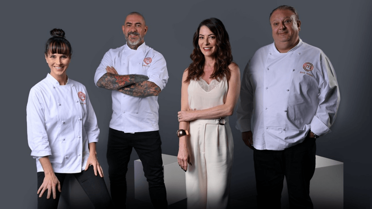 Chefs de cozinha profissionais uniformizados